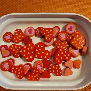 34 heart wood beads NEW w/gift box Summer Activity Birthday Party L